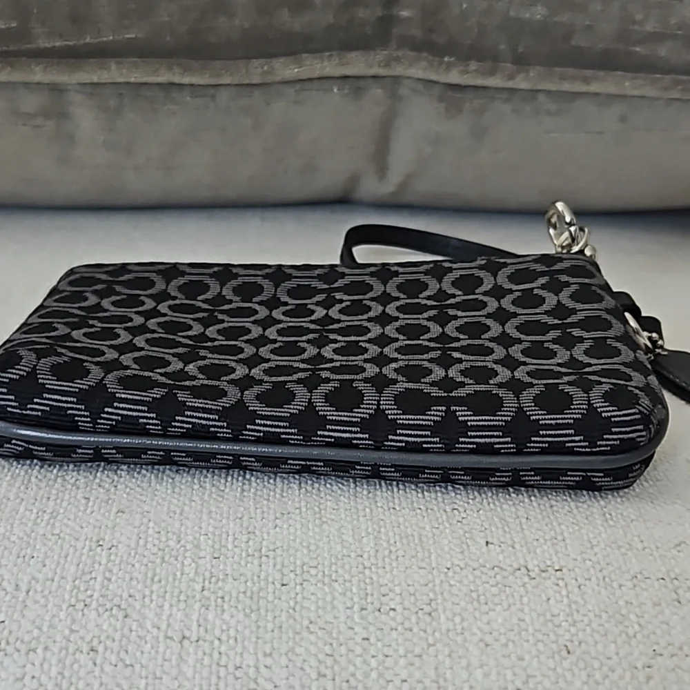 Coach wristlet - Picture 3 of 9
